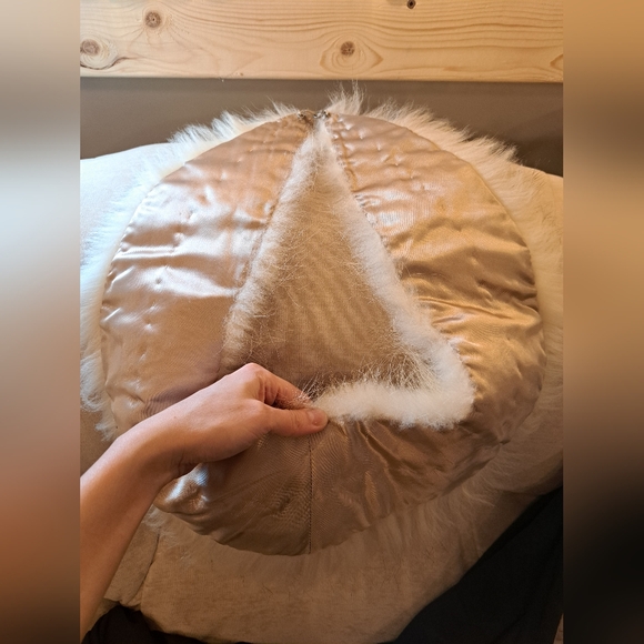 Real fur scarf shawl wrap, white fur with black tips, 40.5 inches long - Picture 5 of 15